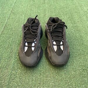 Yeezy 700 V3 “dark glow”
